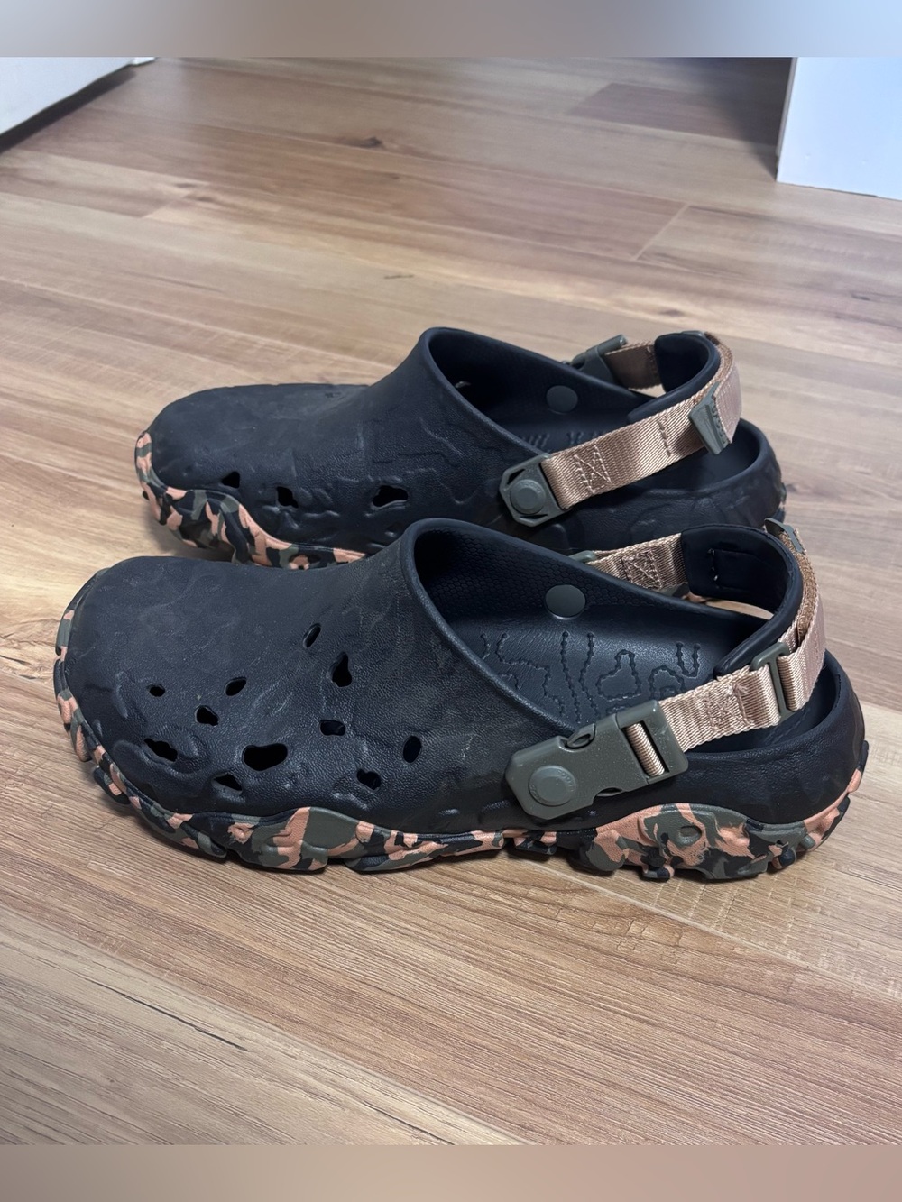 Crocs MTN All Terrain Atlas Clog Black/Cork Sz 11 - Picture 6 of 7